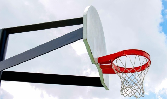 CBA最新签约消息：黄荣奇加盟北京男篮 广东男篮损失一名防守大闸