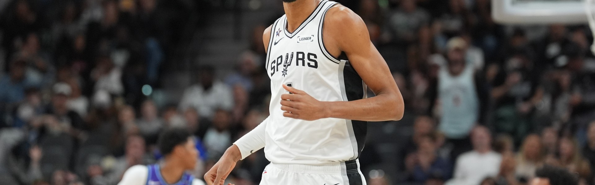 开云体育app-根本找不到筐！文班亚马篮下干扰 米西连续两次离谱出手